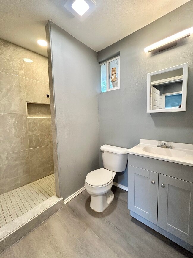 Building Photo - 2314 Pine St