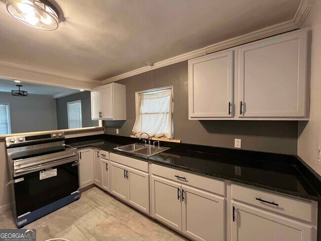 Building Photo - 1734 Cahoon St SW