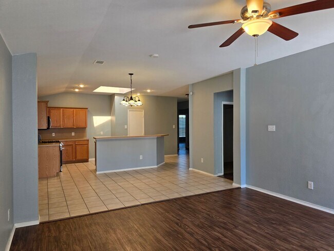 Building Photo - 5820 Show Master Ln