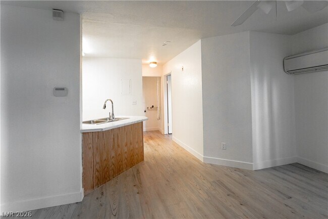Building Photo - 510 Elm Dr