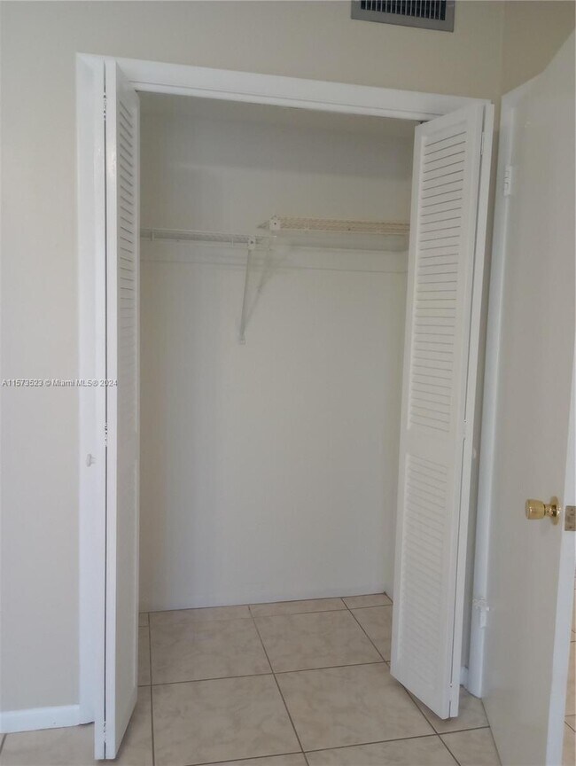 Building Photo - 2309 Park Ln