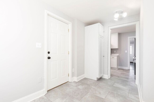 Building Photo - 2664 Kings Hwy