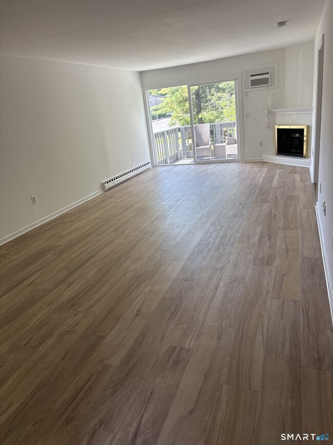 Building Photo - 55 Mill Plain Rd
