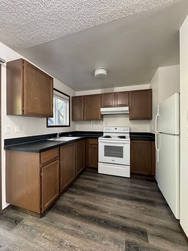 Primary Photo - 1204 N B St