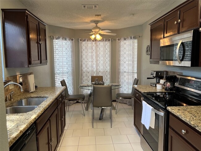 Building Photo - 6736 Black Wing Dr