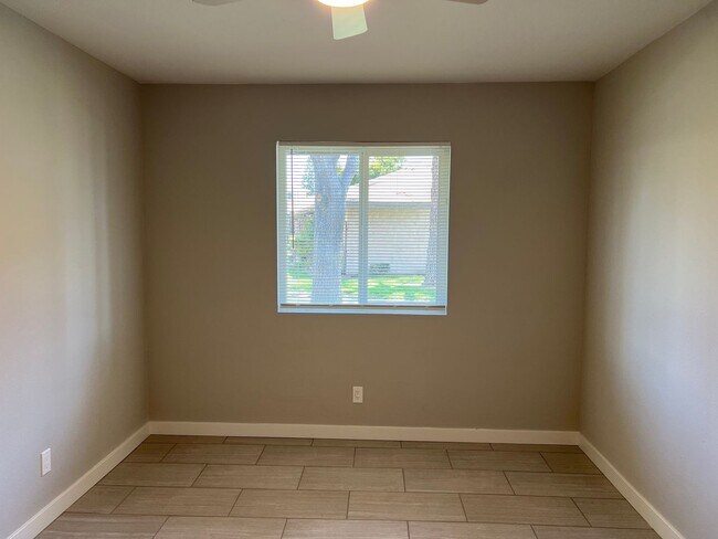 Building Photo - 3 Bedroom, 2 Bathroom