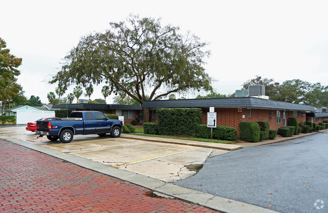 Primary Photo - Glendale Court Apartments