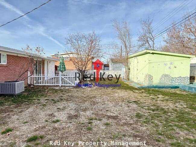 Building Photo - Antelope Ave Single Family Home