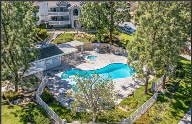 Building Photo - Beautiful 3 + 2 Condo Santa Clarita
