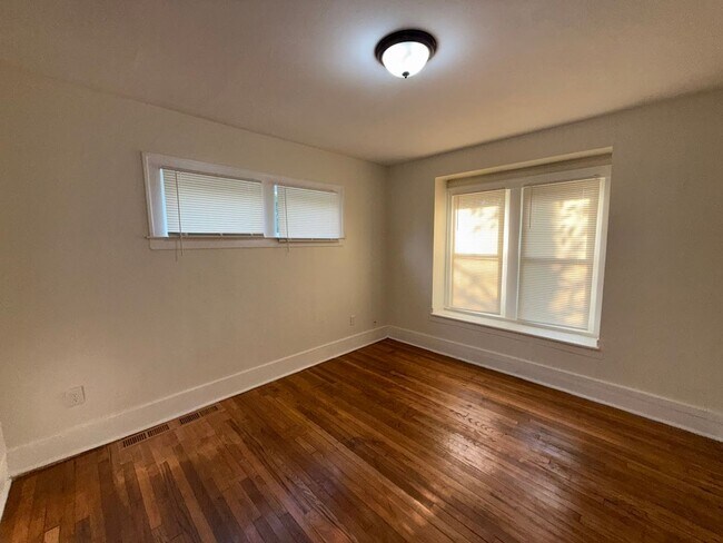 Building Photo - Open House Schedule Mon 9.1.25 @ 12:00pm, ...