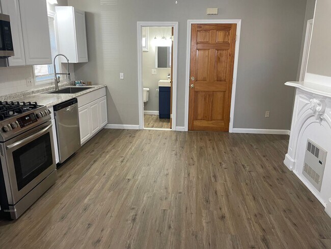 Building Photo - 128 Penn St