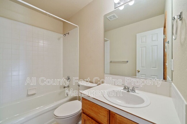 Building Photo - 7405 View Pointe Dr