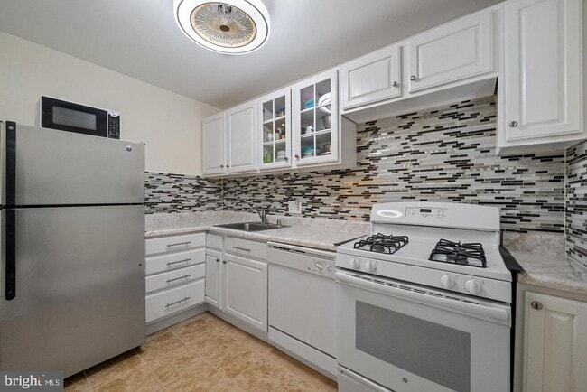 Building Photo - 7984 Audubon Ave
