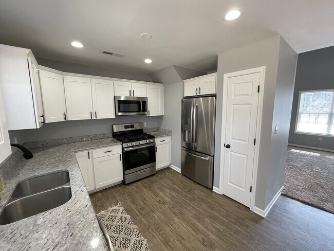 Building Photo - 1331 Middleneck Dr