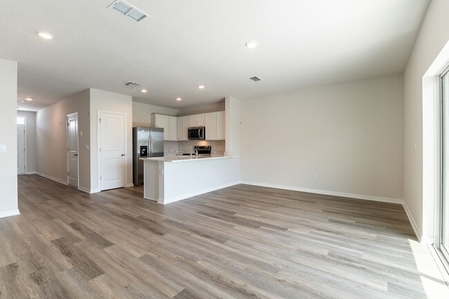 Building Photo - 3 Bedroom Townhome - Star Farms
