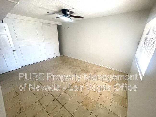 Building Photo - 1405 E Vegas Valley Dr