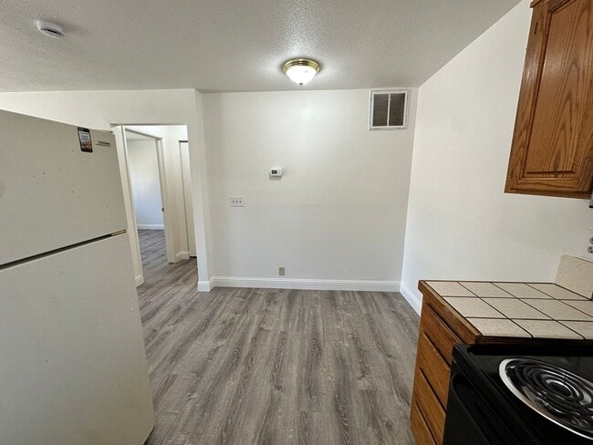 Building Photo - Move in Special Half off first months rent!