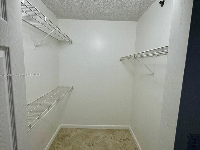 Building Photo - 19999 E Country Club Dr