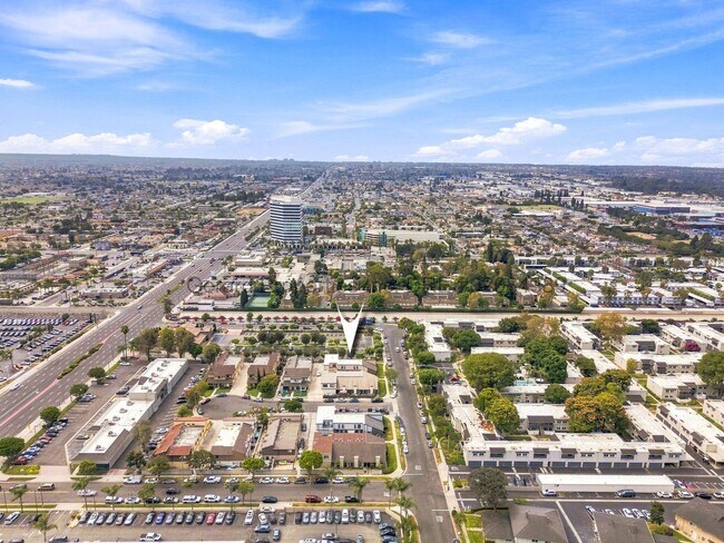 Building Photo - 16762 Viewpoint Ln