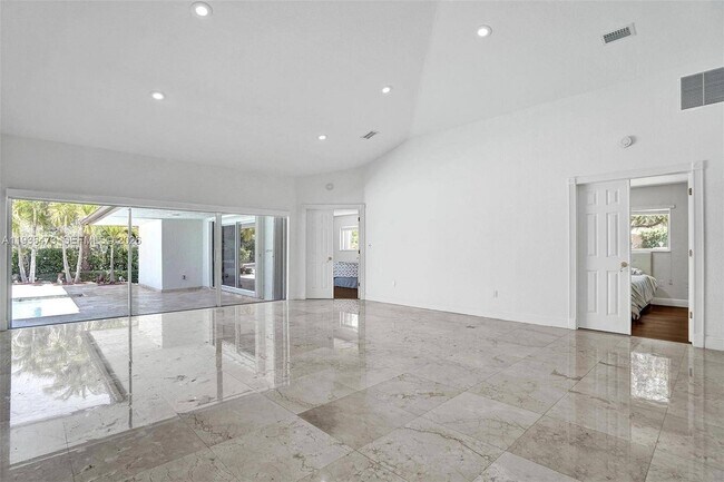 Building Photo - 13105 Biscayne Island Terrace