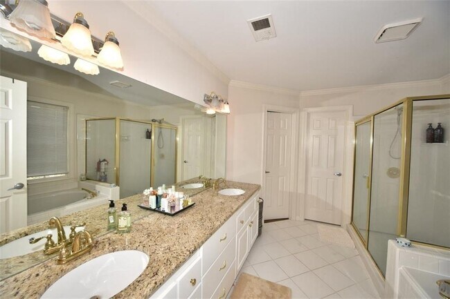 Building Photo - 3670 River Trace Dr