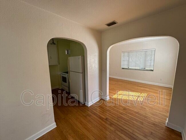 Building Photo - 18 N Meteor Ave