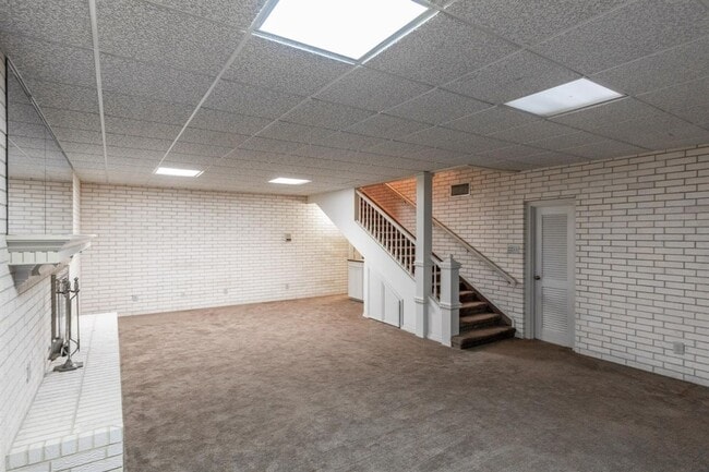 Building Photo - 3 bed 2.5 with awesome basement near Tech now available