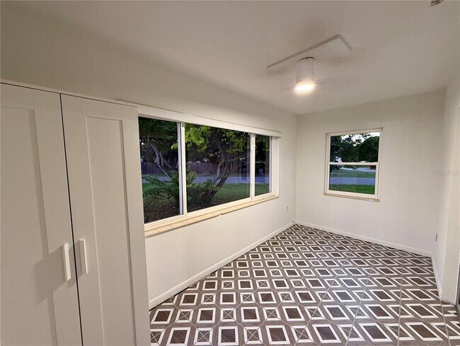 Building Photo - 5995 59th Way N
