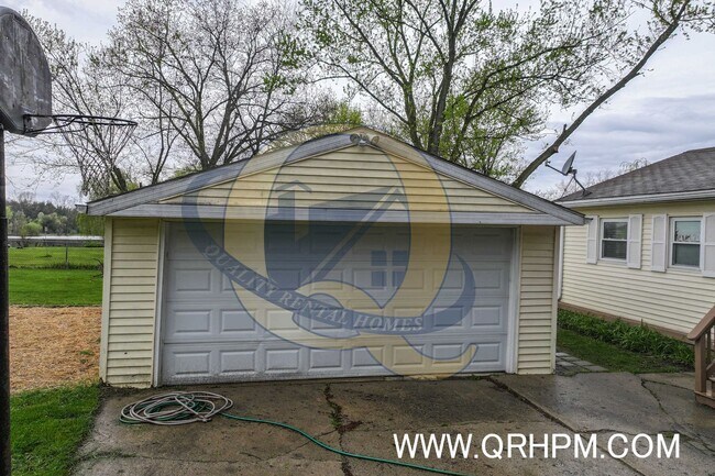 Building Photo - COMING SOON! May 1st! Lake Fenton Schools!