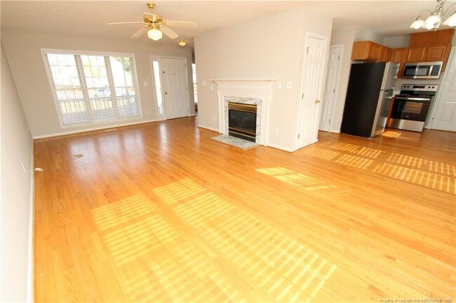 Building Photo - 101 Lake Meadow Dr