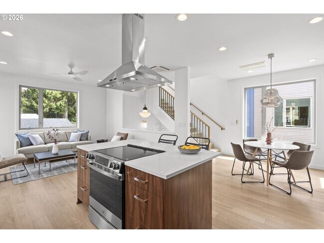 Building Photo - BRAND NEW stylish and modern Mt. Tabor stunner! Available Now!!