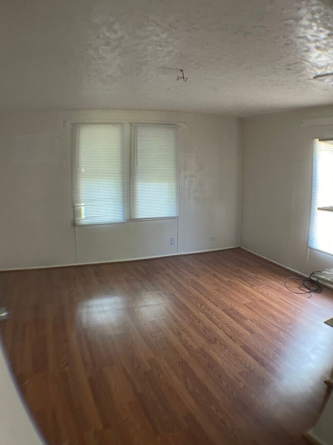 Building Photo - $550 - 1 Bed/ 1 Bath House in Independence