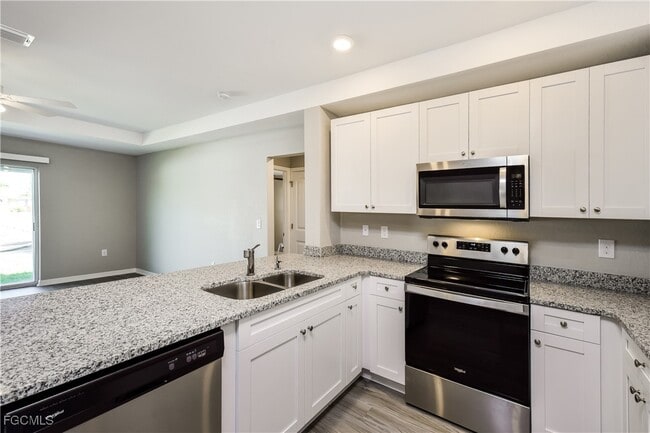 Building Photo - 621 NW 37th Pl