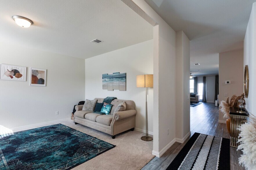 Building Photo - 2424 Coyote Way