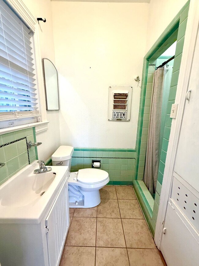 Building Photo - Historic Charm Near Woodlawn Lake! 3 Bed, 2 Bath Home with Hardwood Floors