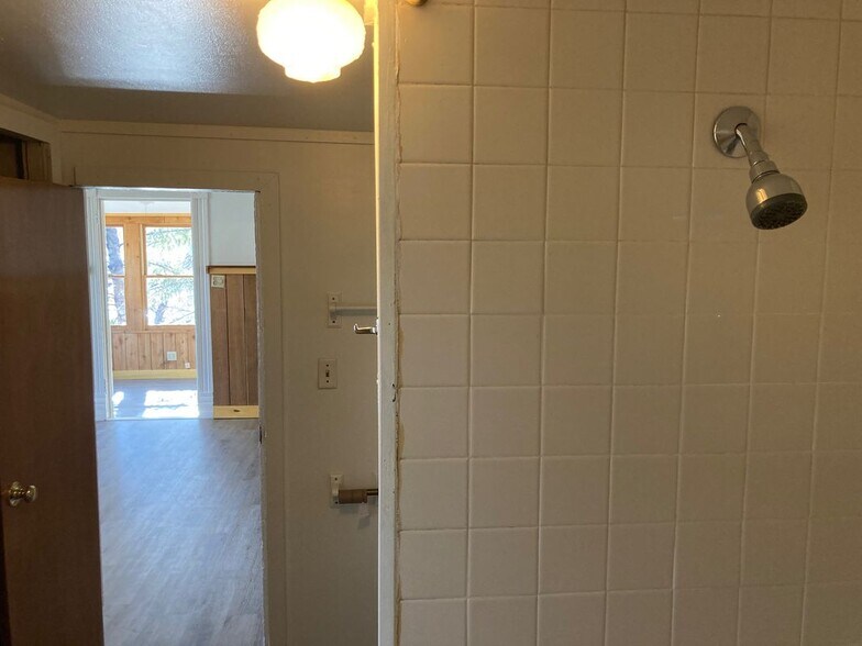 Building Photo - 1015 Manitou Ave