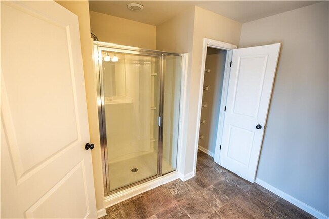 Building Photo - 3657 Princeton Ave