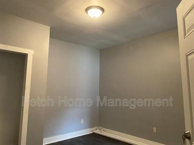 Building Photo - 208 W Vine St