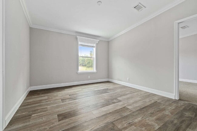 Building Photo - "Spacious 4-Bedroom Retreat with 3400 Sq F...