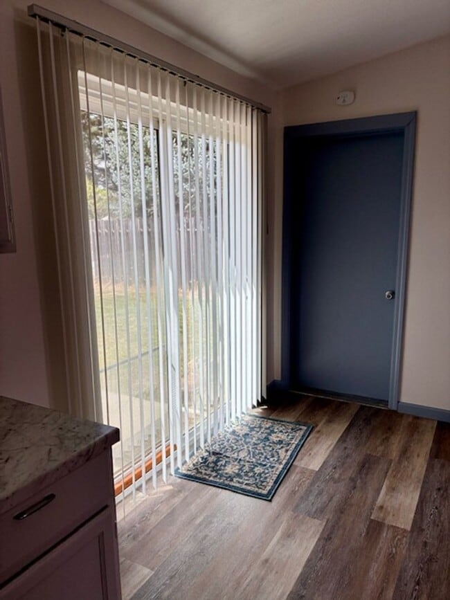 Building Photo - Charming 3-Bedroom Single-Level Home with Spacious Yard!