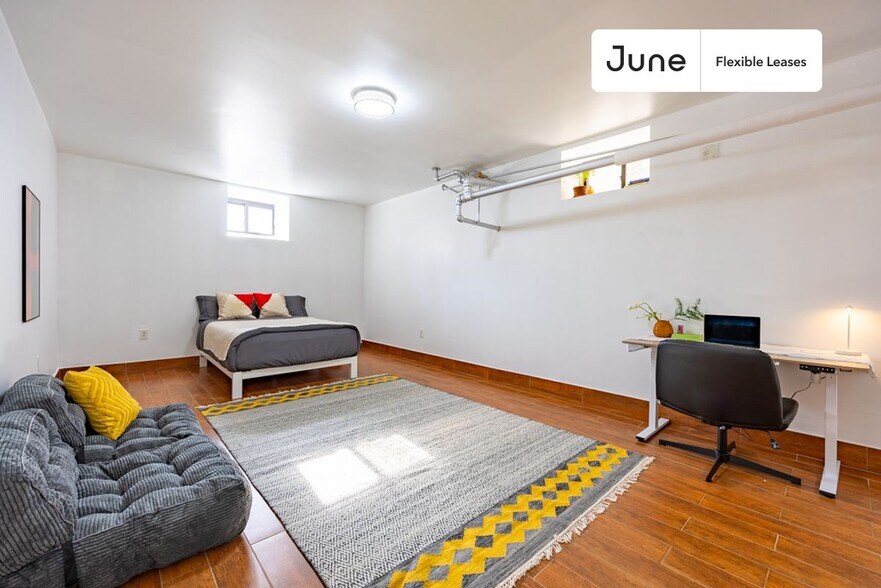 Building Photo - Welcoming ROOM at The Parkside House