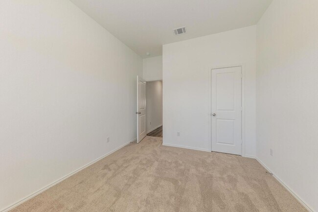 Building Photo - 602 Waterway Ave