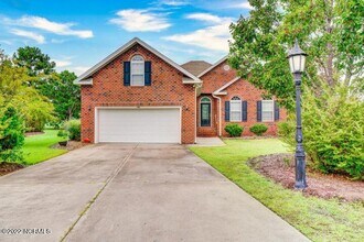 Building Photo - BEAUTIFUL BRICK HOME IN BRUNSWICK PLANTATION