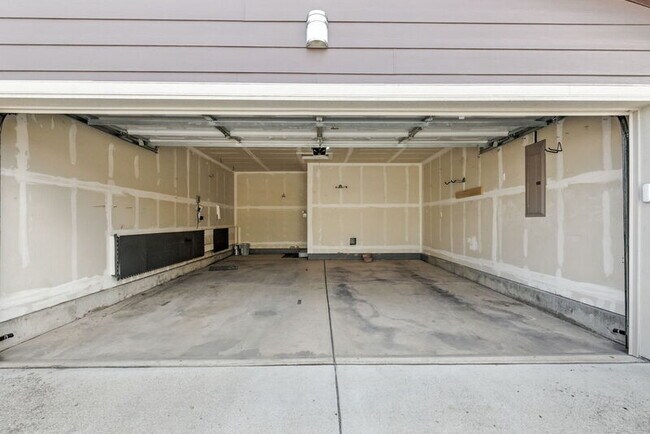 Building Photo - 6619 Mariposa Ct