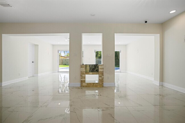 Building Photo - 2116 SE 18th St