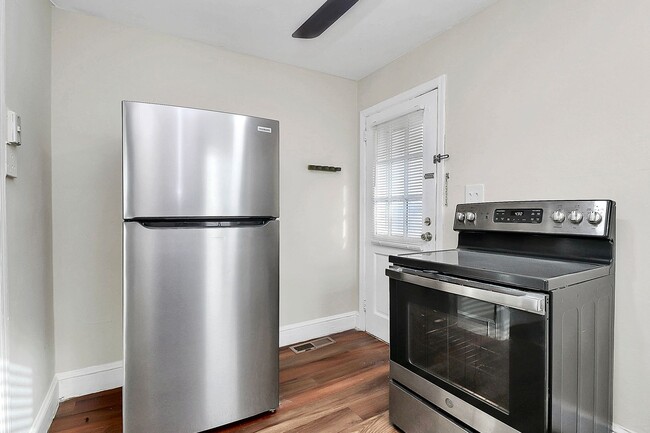 Building Photo - Cozy 2 Bedroom Home in Oakhurst!