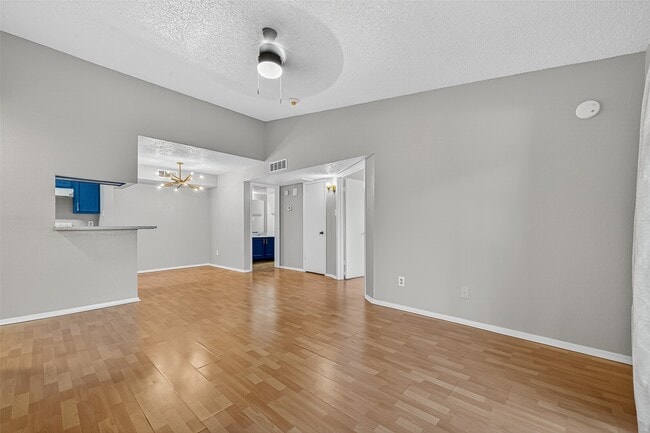 Building Photo - 10555 Turtlewood Ct