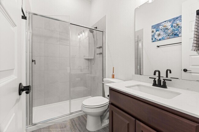Building Photo - 372 Hollister Dr