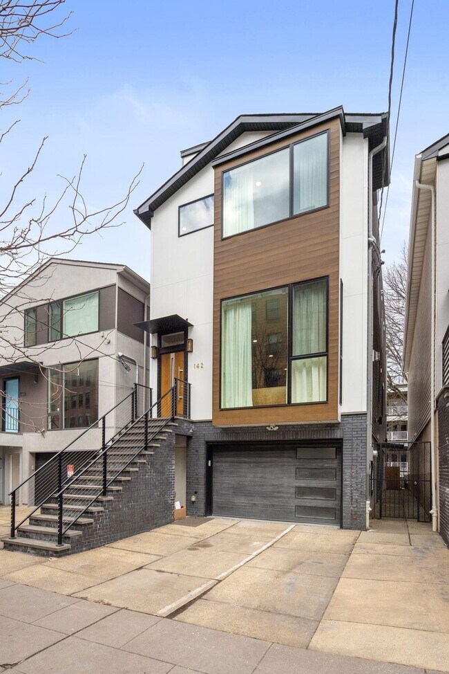 Building Photo - 142 Morris St
