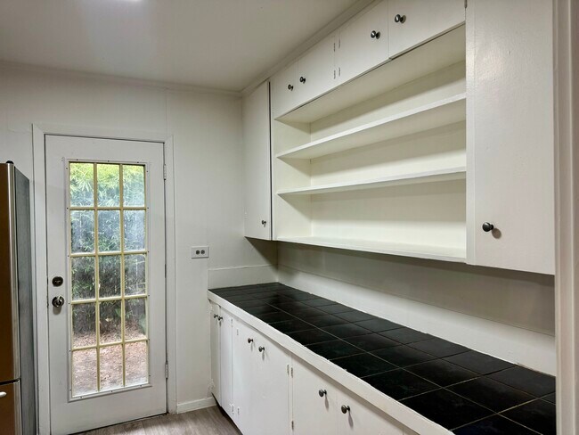 Pantry and Bar - 3914 Ella Blvd